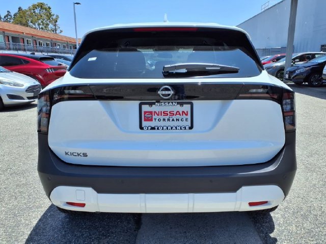 New 2025 Nissan Kicks SV w/ SV Premium Package AWD/4WD image 9