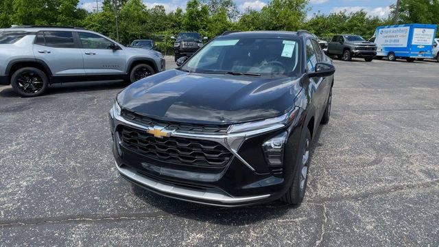 New 2026 Chevrolet Trax LT w/ Driver Confidence Package FWD image 5
