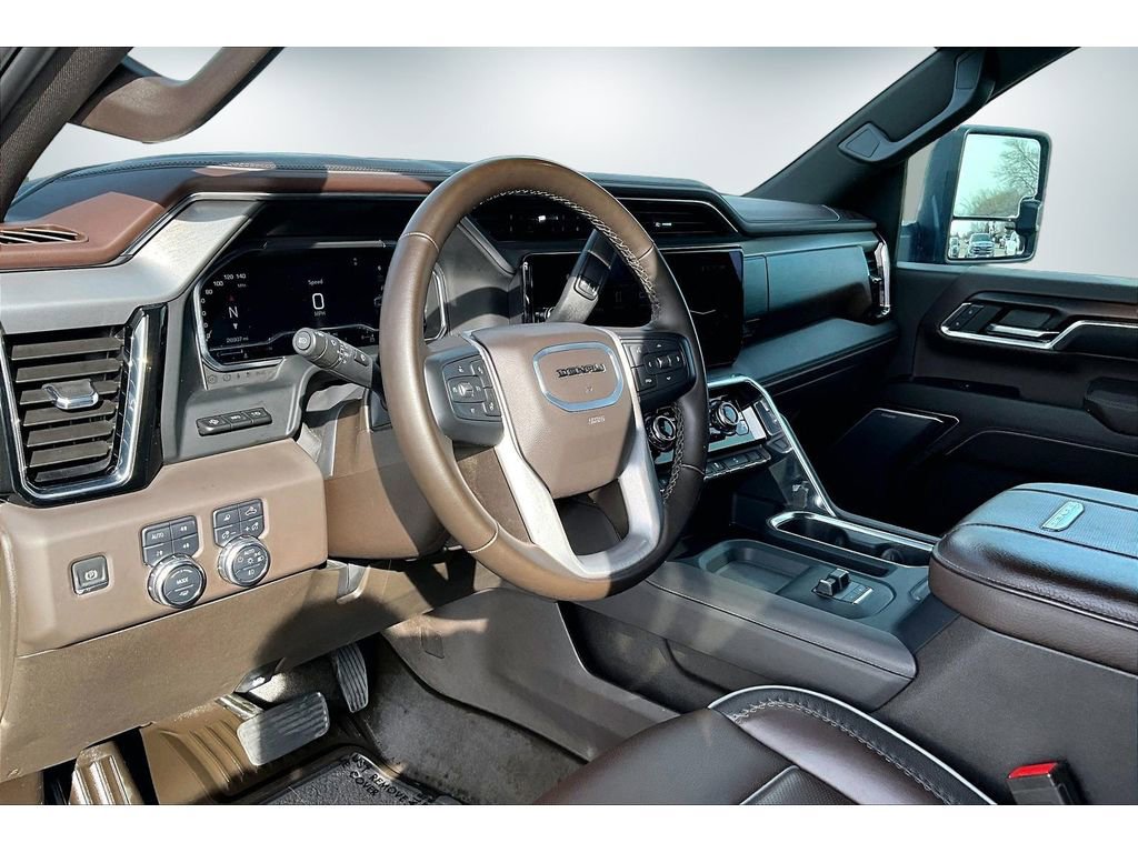 Used 2024 GMC Sierra 3500 Denali Ultimate image 9