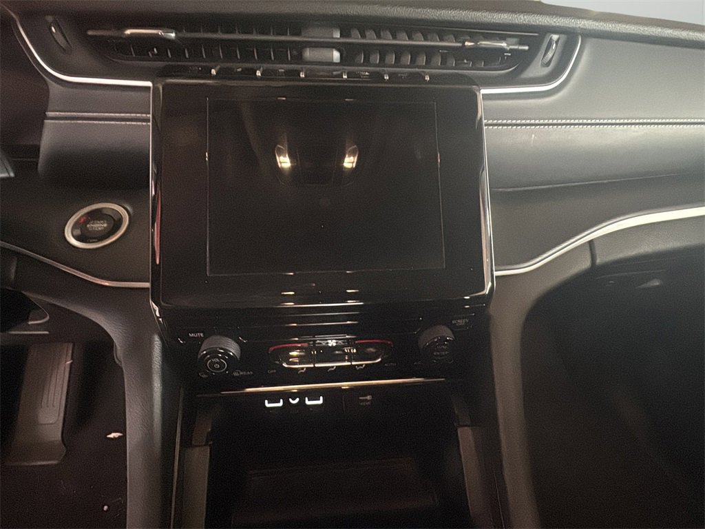 Used 2024 Jeep Grand Cherokee L Laredo image 10