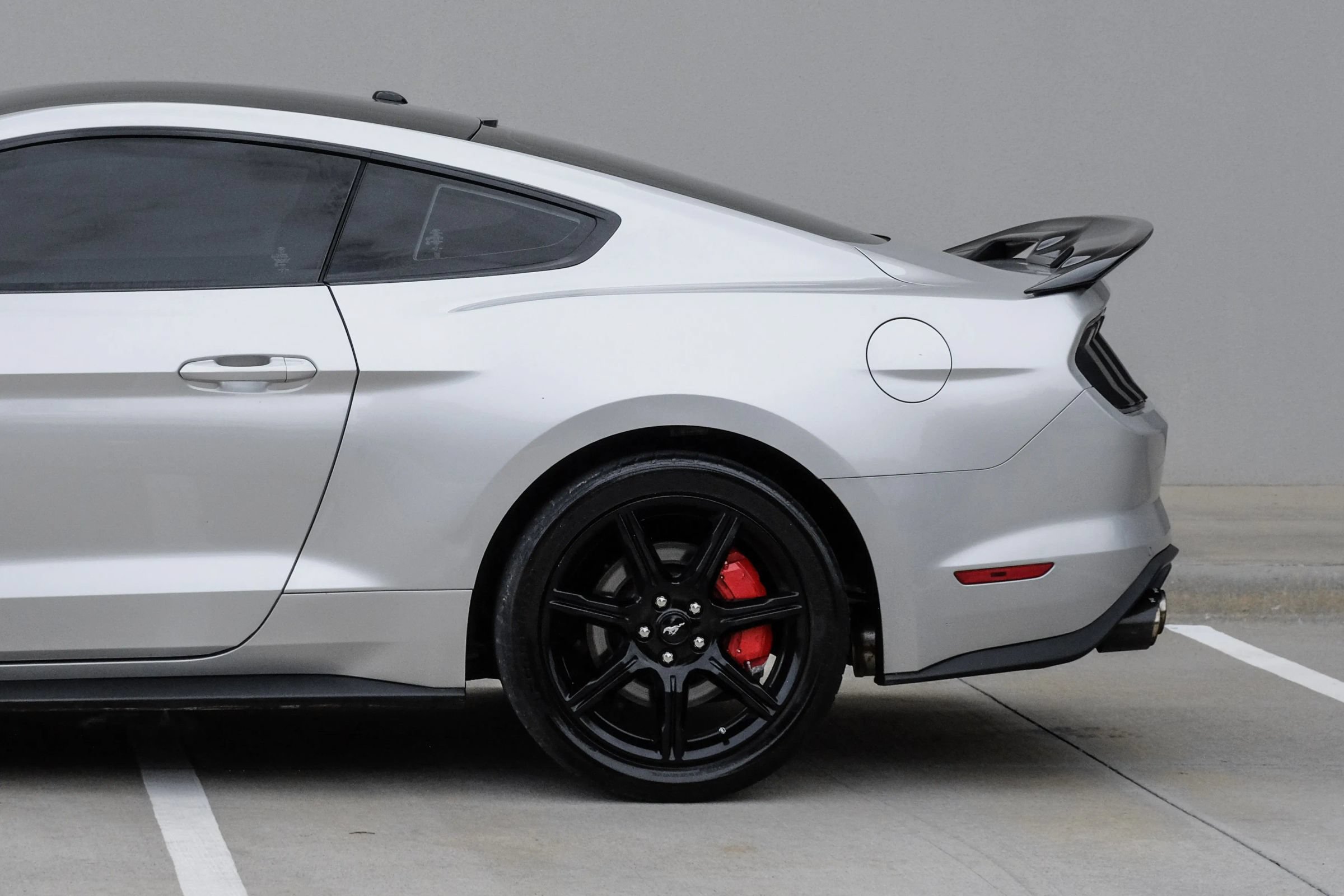 Used 2019 Ford Mustang GT Premium w/ Carbon Sport Interior Package RWD image 18