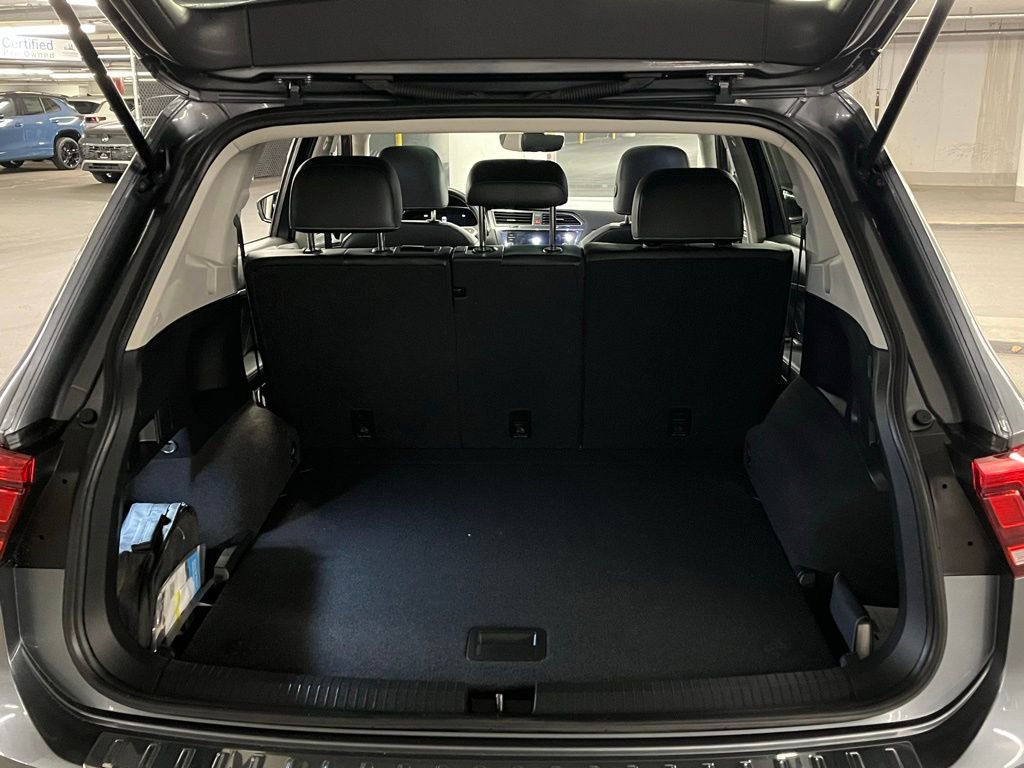 Used 2023 Volkswagen Tiguan SE w/ Panoramic Sunroof Package image 38
