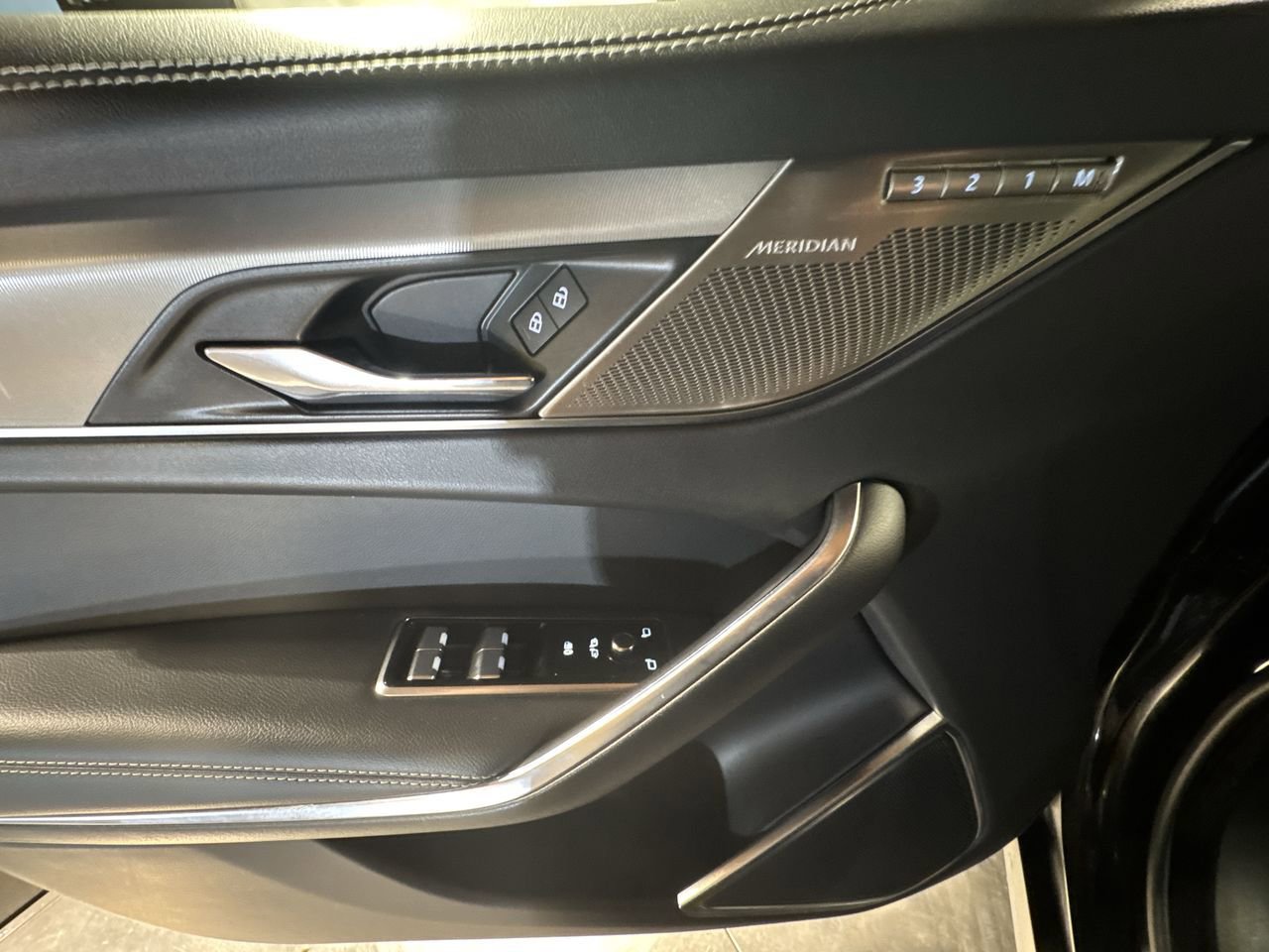 Used 2025 Jaguar F-PACE R-Dynamic S image 17