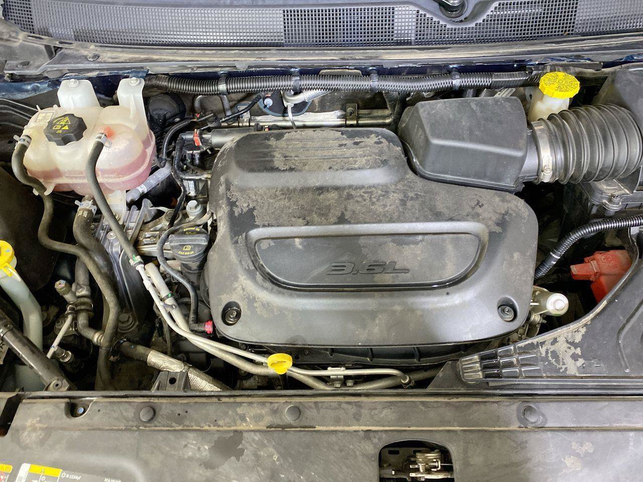 Used 2023 Chrysler Pacifica Touring-L FWD image 28