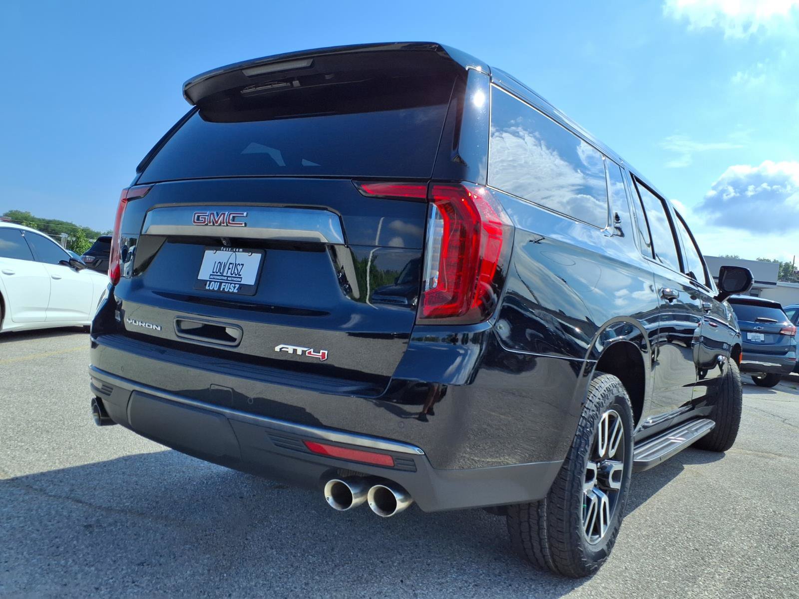 Used 2024 GMC Yukon XL AT4 AWD/4WD image 37