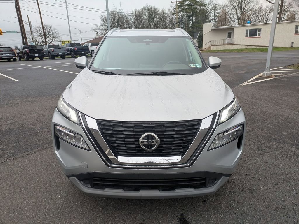 Used 2021 Nissan Rogue SV w/ Premium Package image 2