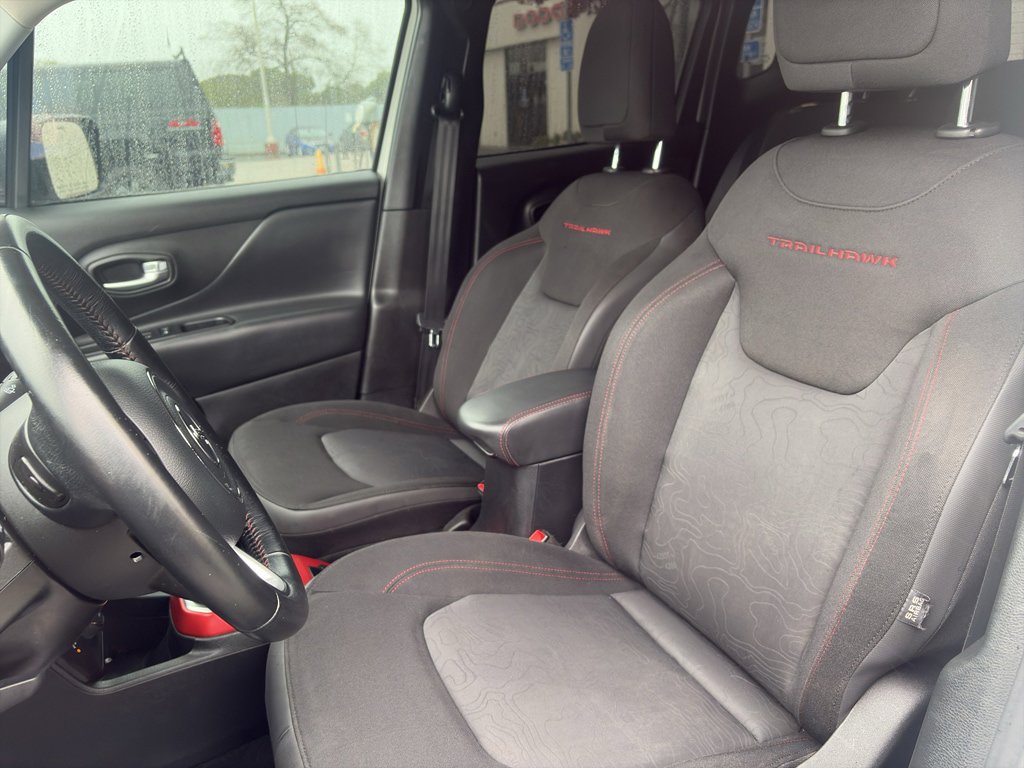 Used 2019 Jeep Renegade Trailhawk w/ LED Lighting Group AWD/4WD image 7