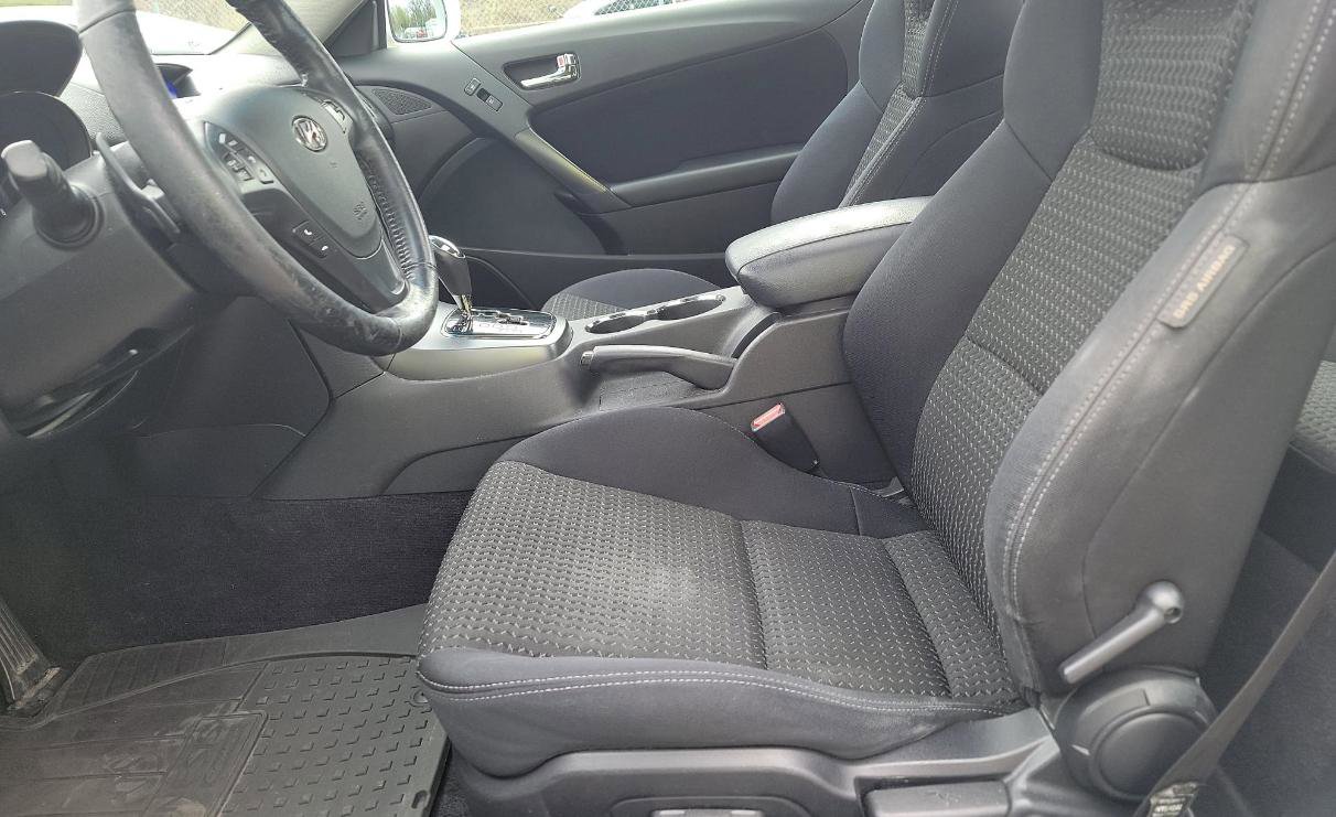 Used 2012 Hyundai Genesis 2.0T RWD image 8