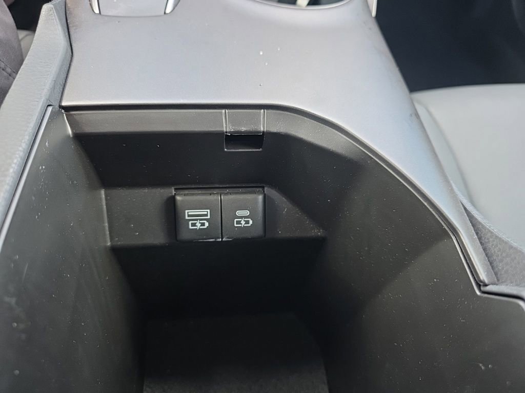 Used 2023 Toyota Camry SE w/ Convenience Package image 35