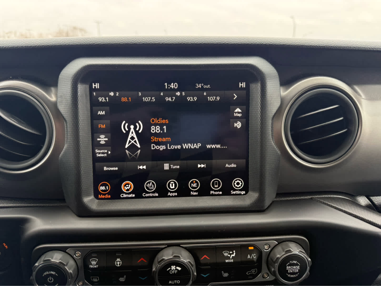 Used 2023 Jeep Gladiator Sport AWD/4WD image 19