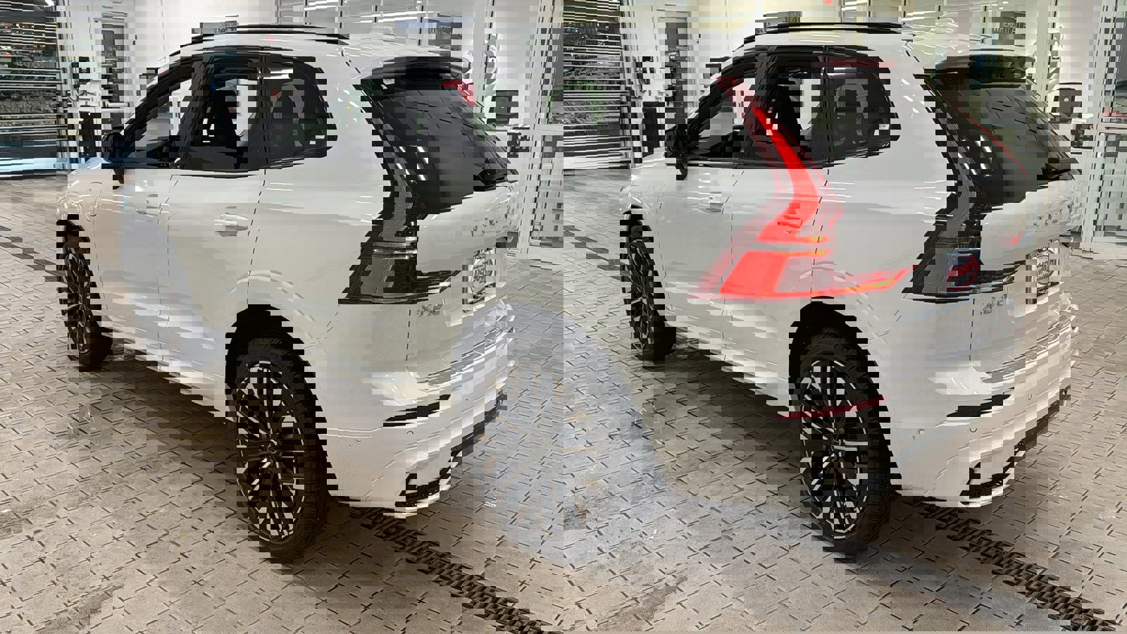 New 2026 Volvo XC60 T8 Ultra w/ Protection Package Premier image 7