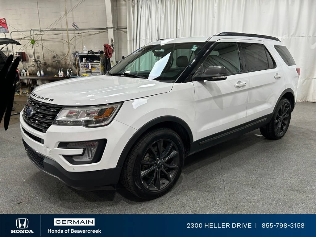 Used 2017 Ford Explorer XLT w/ Equipment Group 202A AWD/4WD image 4