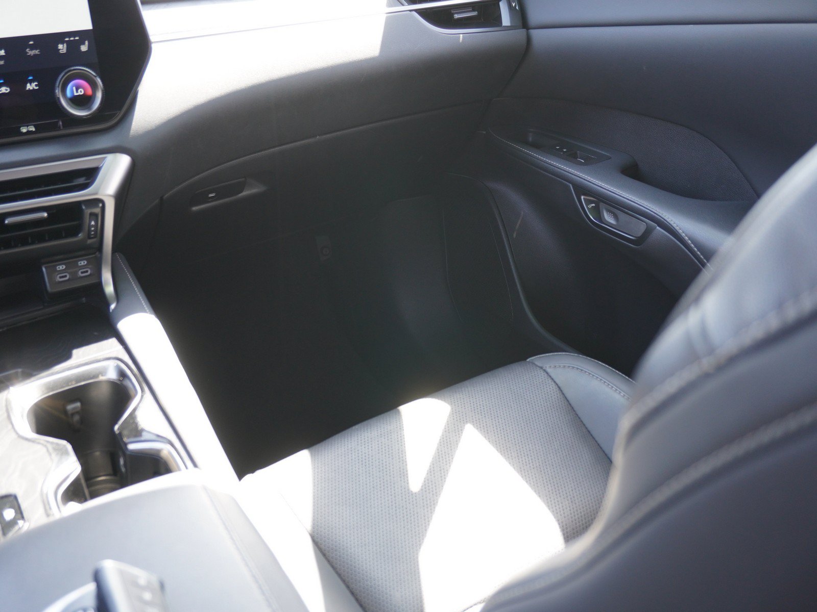 Used 2024 Lexus RX 350 Premium Plus w/ Cold Area Package FWD image 17