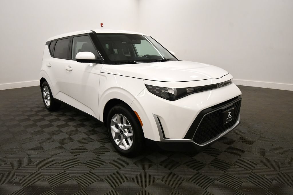 Certified 2025 Kia Soul LX FWD image 10