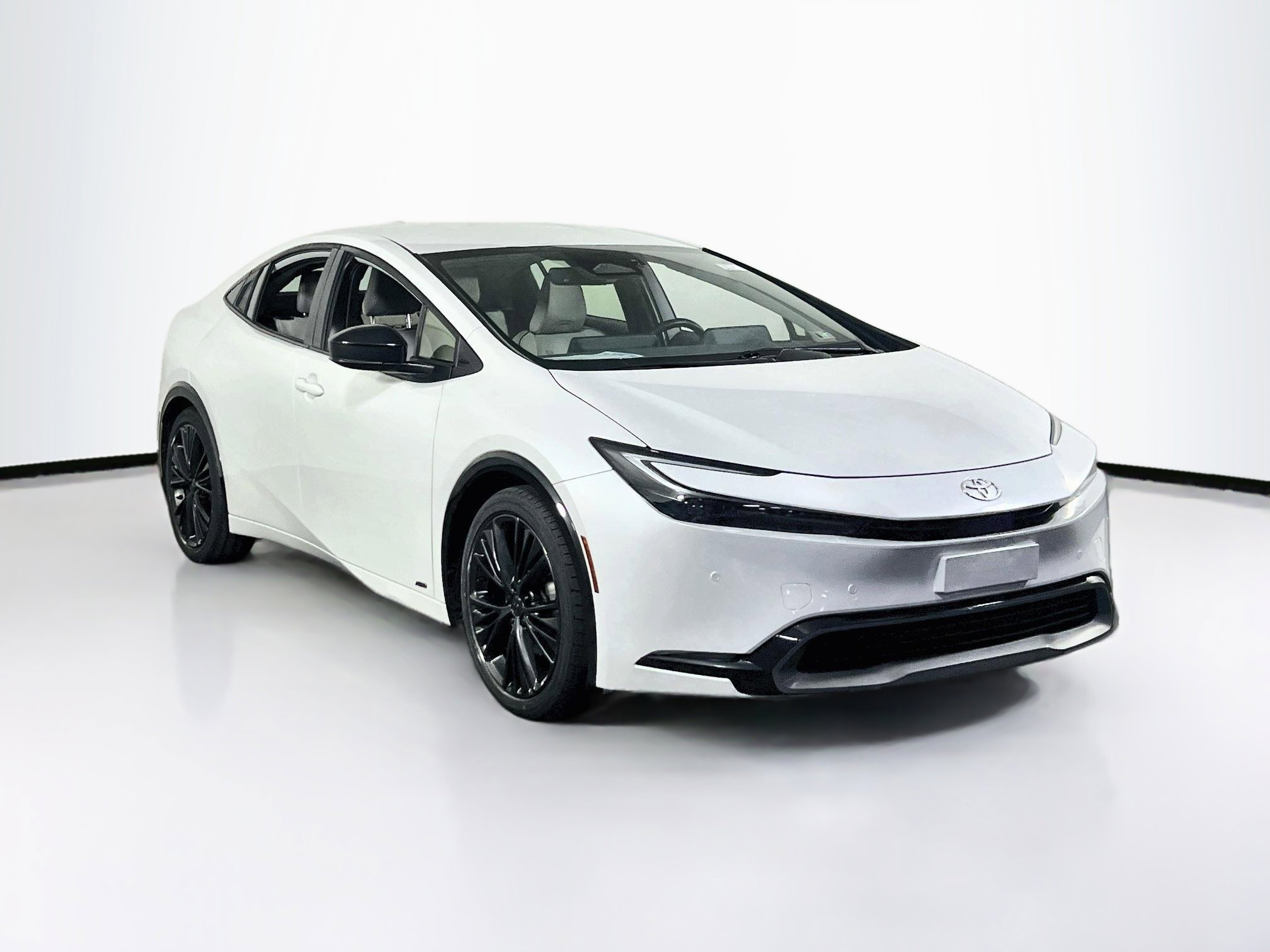 Used 2023 Toyota Prius XLE image 3