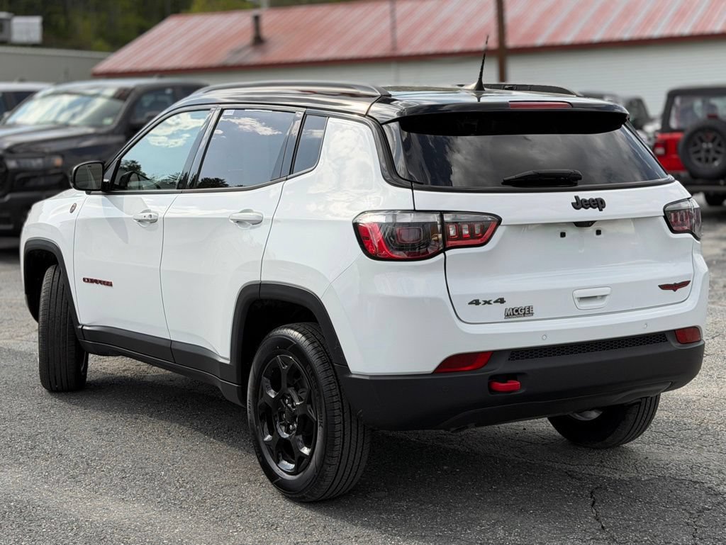Used 2024 Jeep Compass Trailhawk AWD/4WD image 3