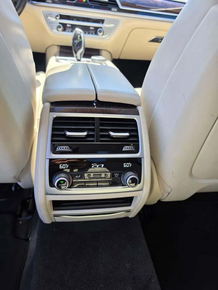 Used 2020 BMW 740i w/ Premium Package RWD image 23