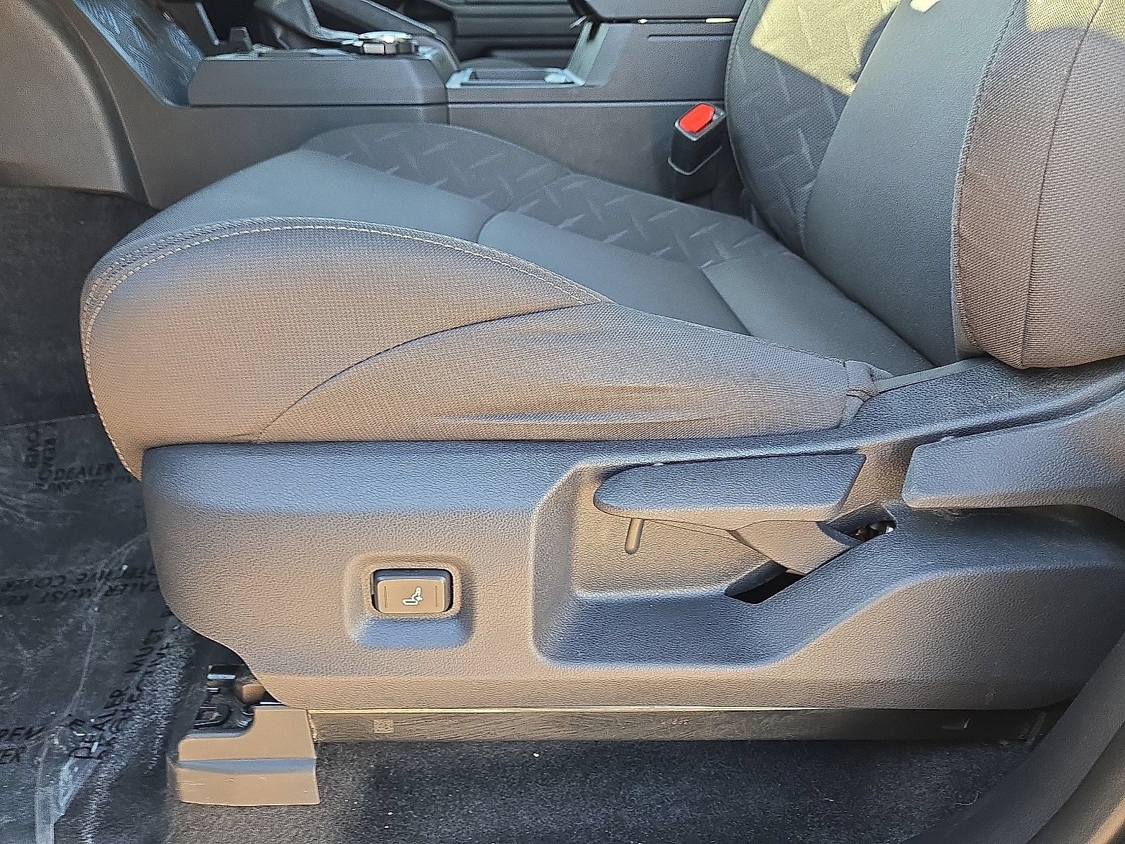 Used 2025 Toyota Tacoma SR AWD/4WD image 21