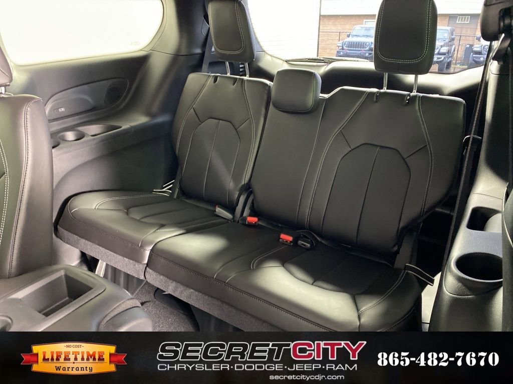 New 2026 Chrysler Pacifica Select image 32