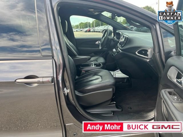Used 2022 Chrysler Pacifica Touring-L w/ S Appearance Package AWD/4WD image 38