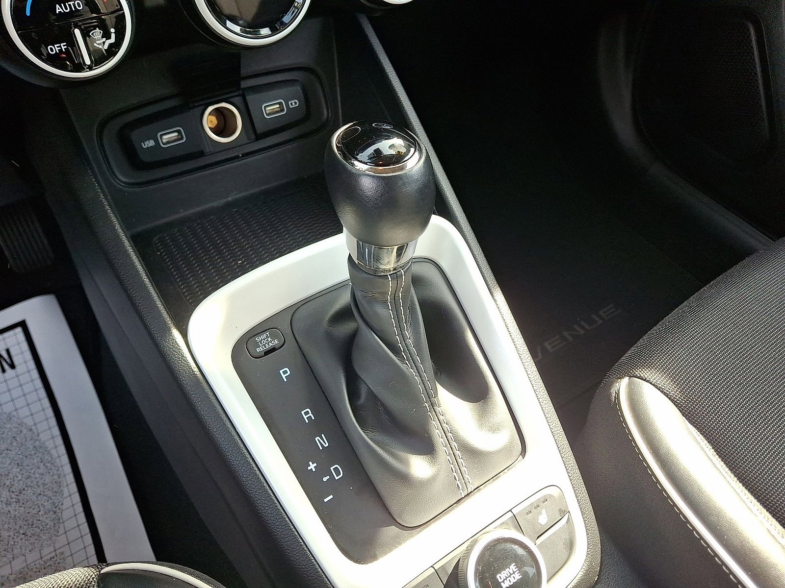 Certified 2022 Hyundai Venue Limited image 18