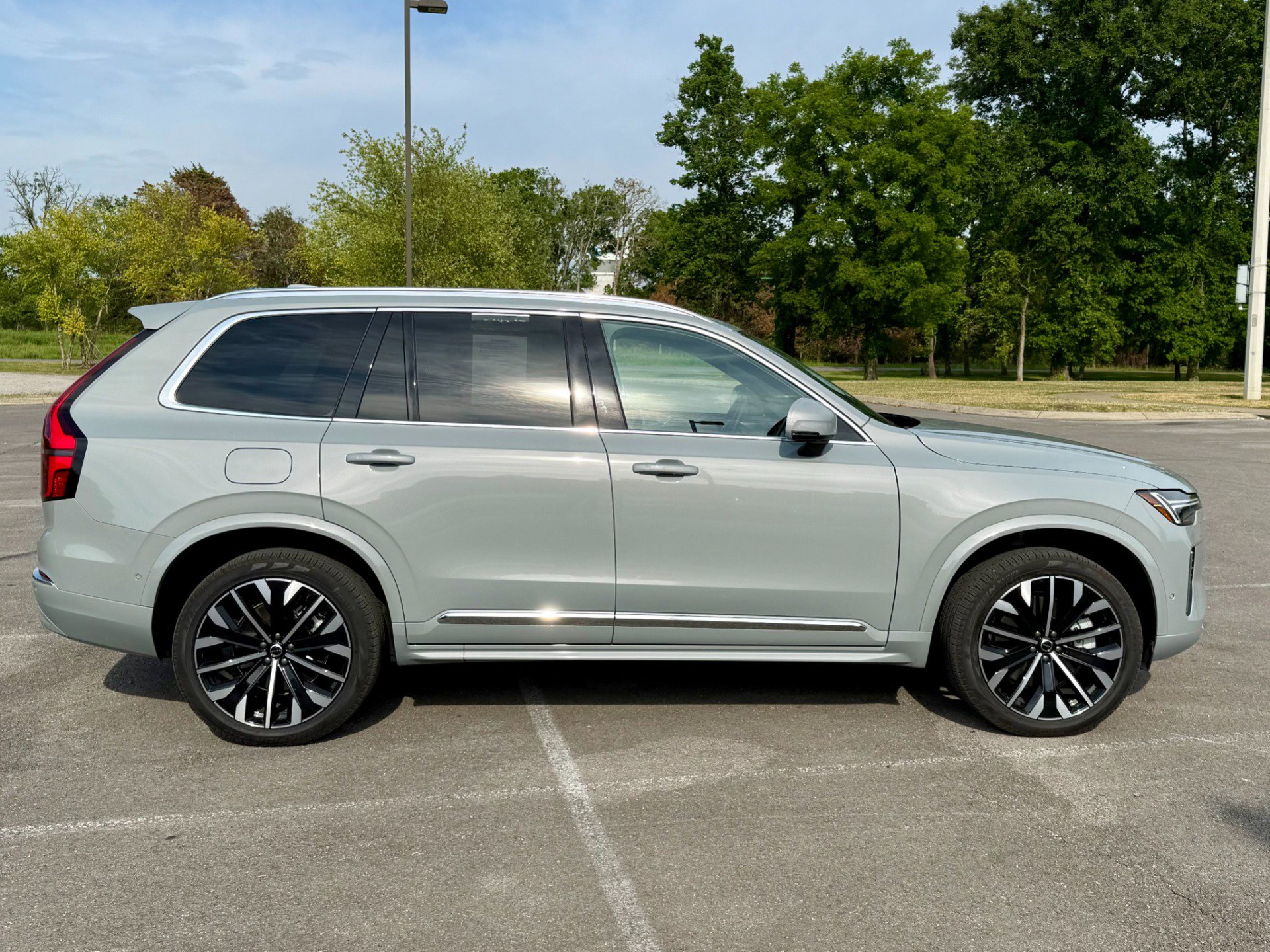 Used 2025 Volvo XC90 T8 Plus w/ Protection Package Premier AWD/4WD image 7