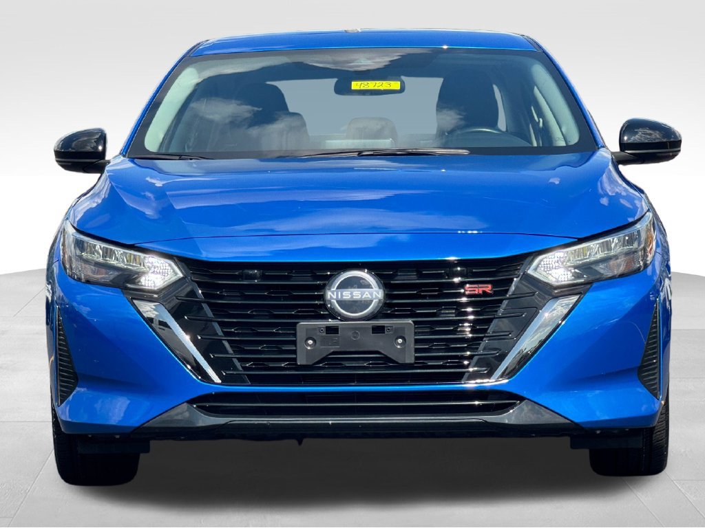 Used 2025 Nissan Sentra SR FWD image 2