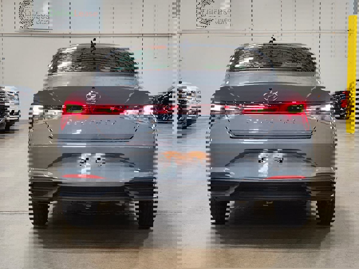 Used 2022 Hyundai Elantra SEL w/ Convenience Package FWD image 10