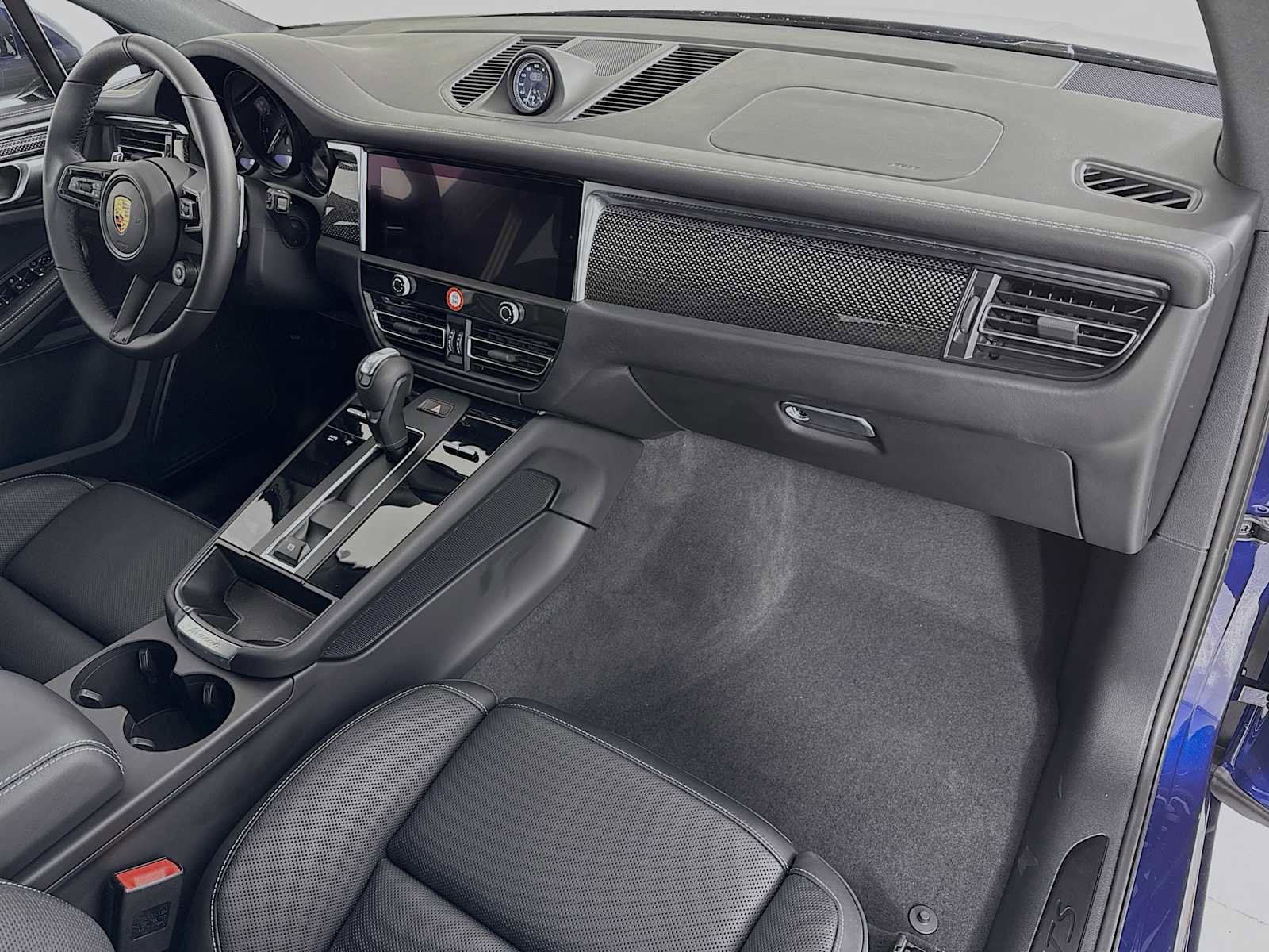 Certified 2025 Porsche Macan GTS image 31