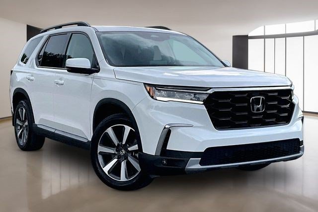 Certified 2025 Honda Pilot Touring image 3