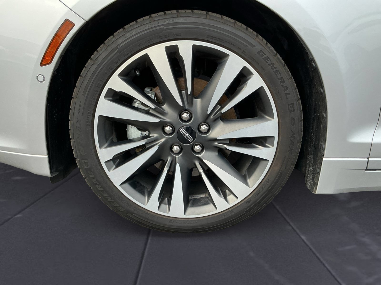 Used 2019 Lincoln MKZ Reserve FWD image 14