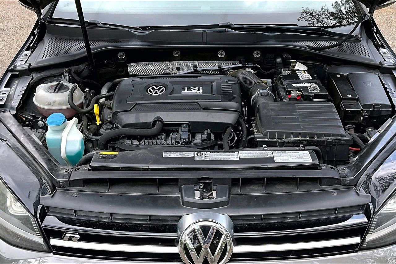 Used 2016 Volkswagen Golf R 4-Door AWD/4WD image 30