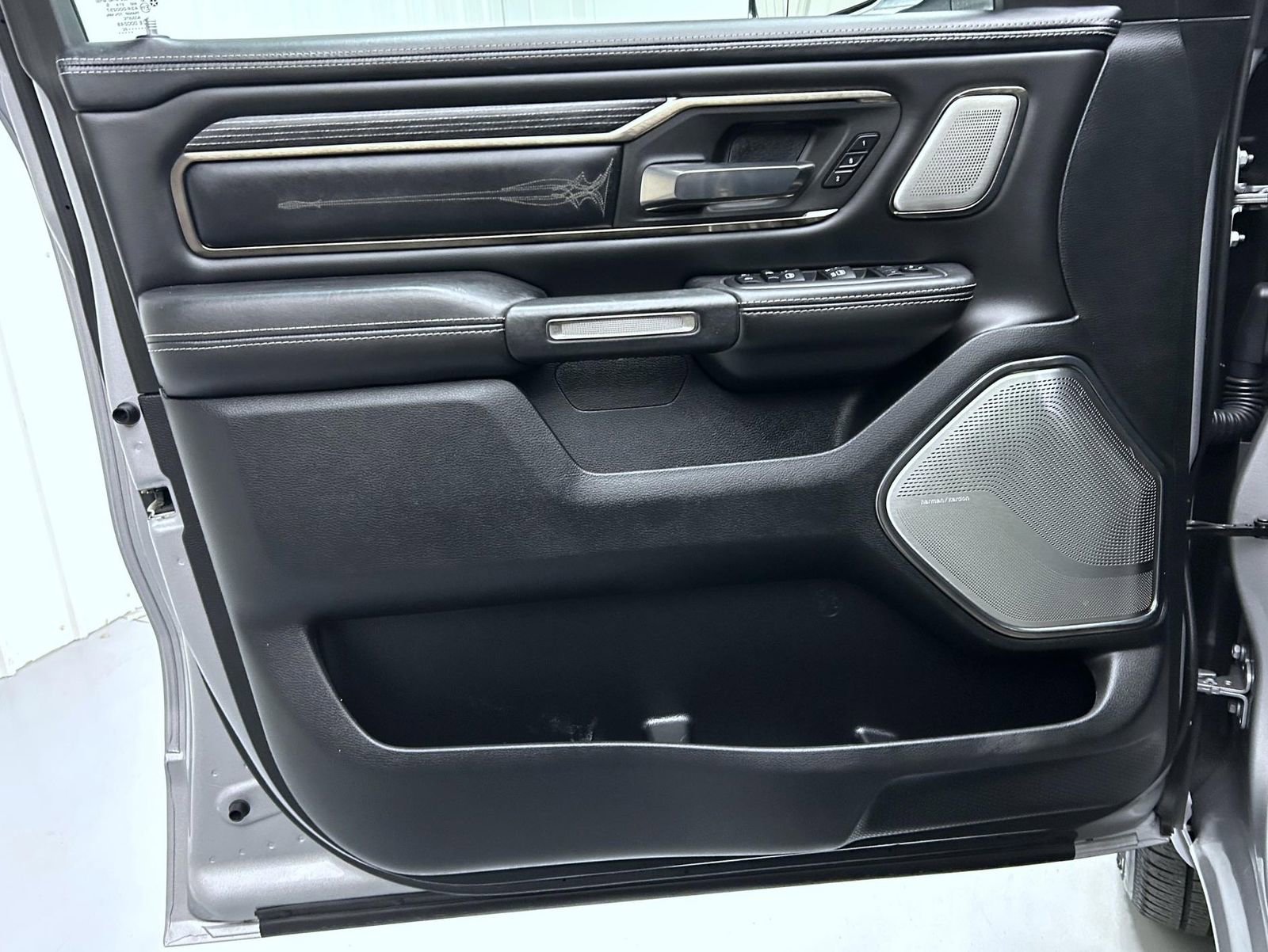 Used 2020 RAM 1500 Limited image 9