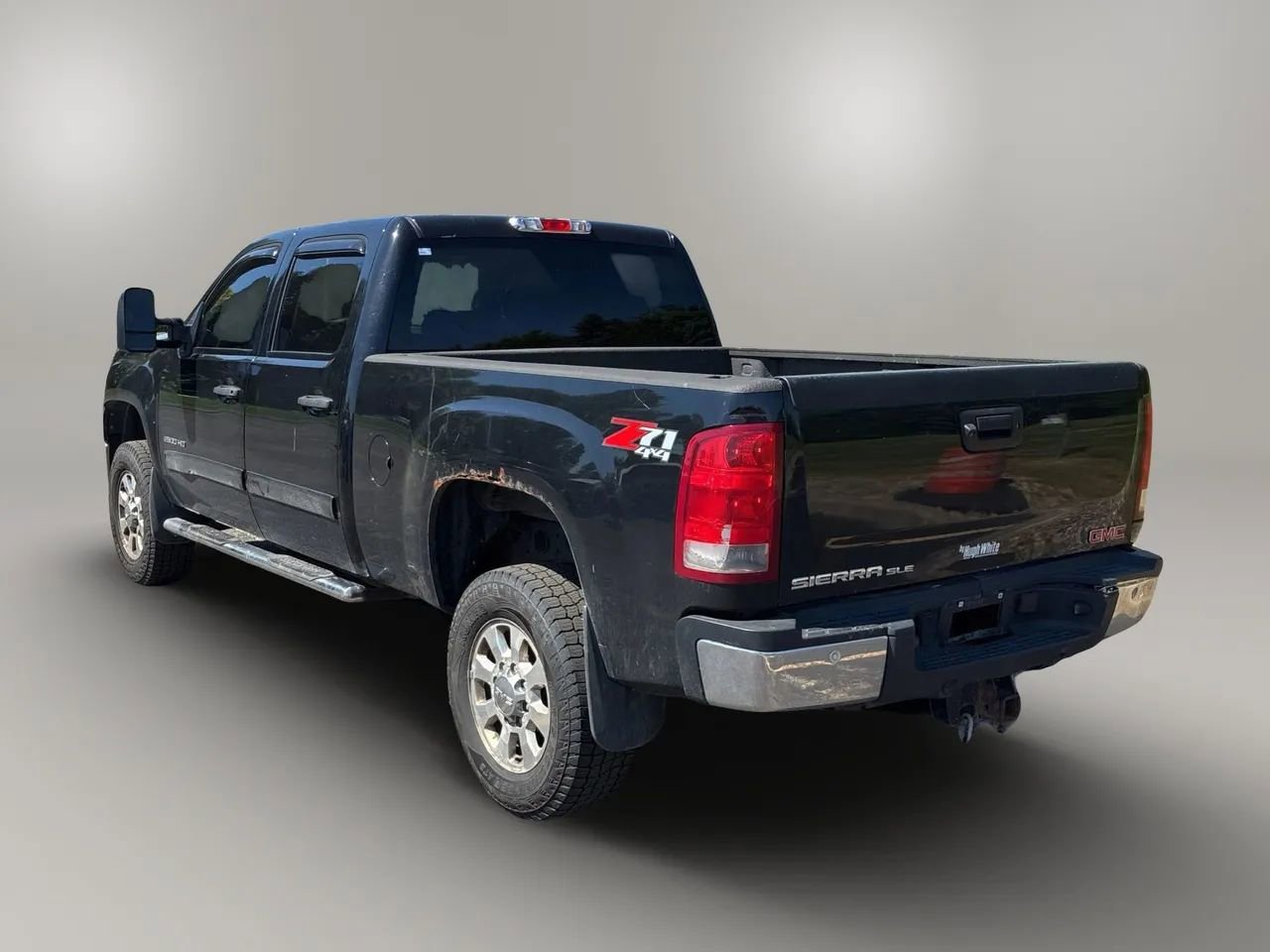 Used 2012 GMC Sierra 2500 SLE w/ SLE Preferred Package AWD/4WD image 2