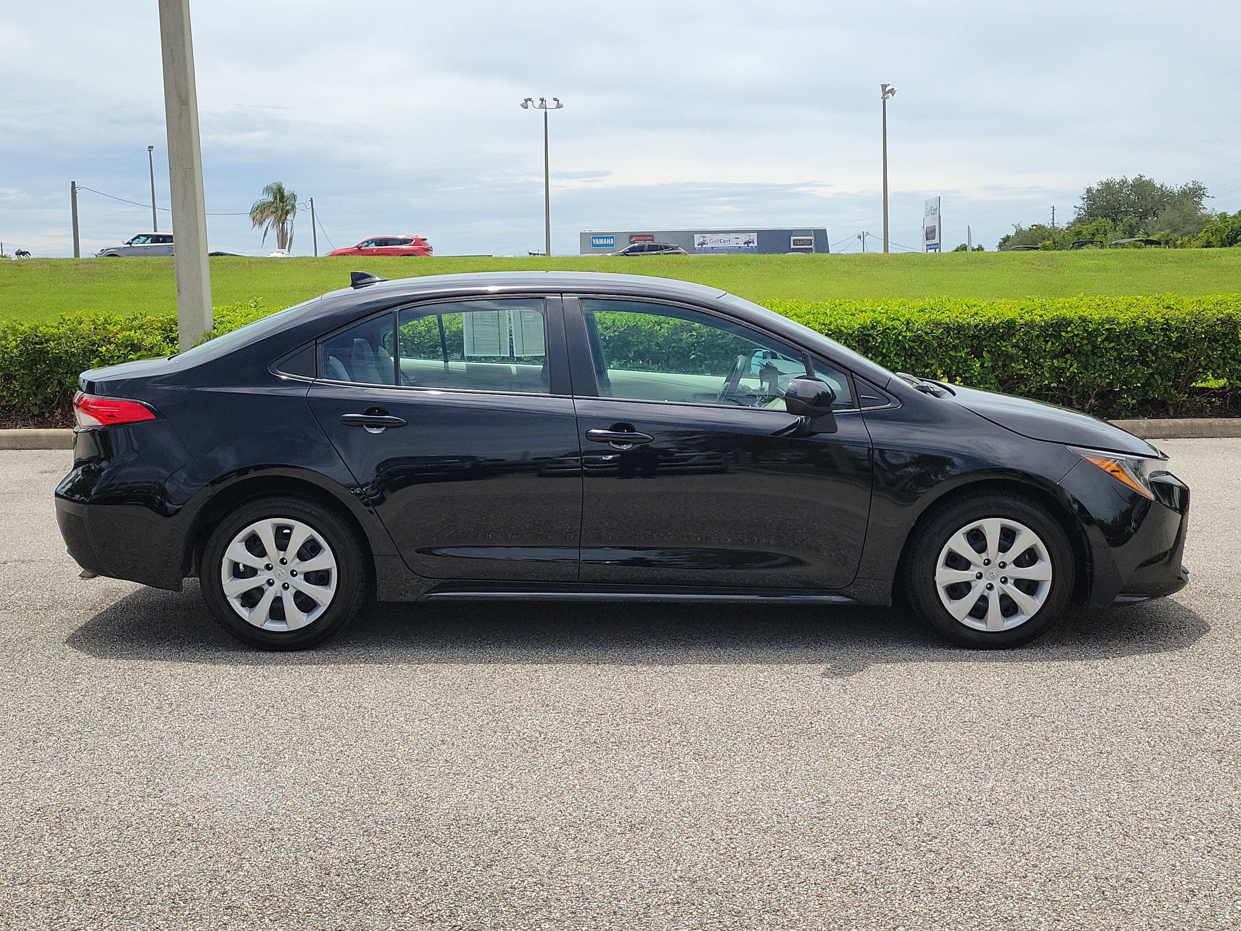 Used 2023 Toyota Corolla LE FWD image 4