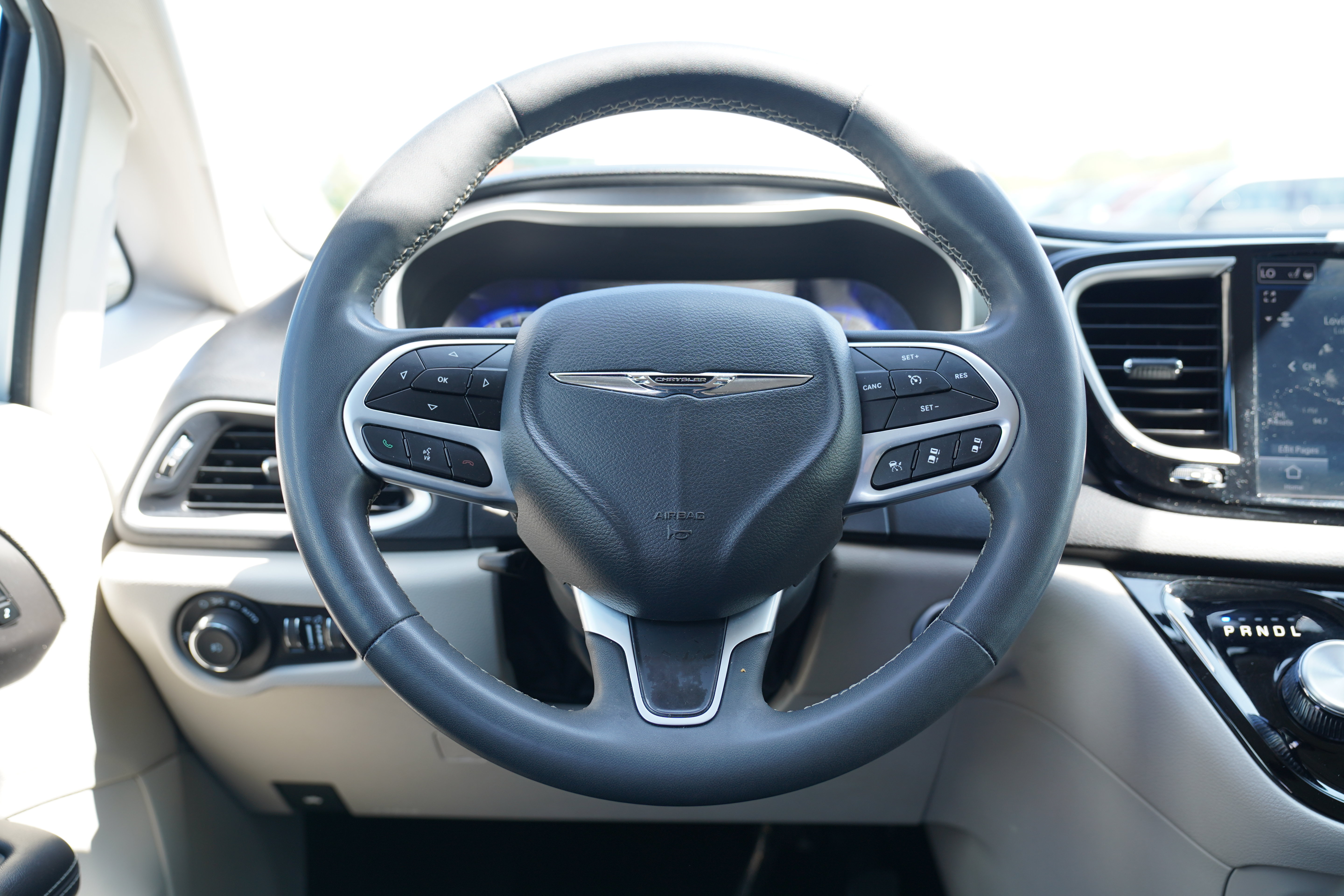 Used 2024 Chrysler Pacifica Touring-L FWD image 19
