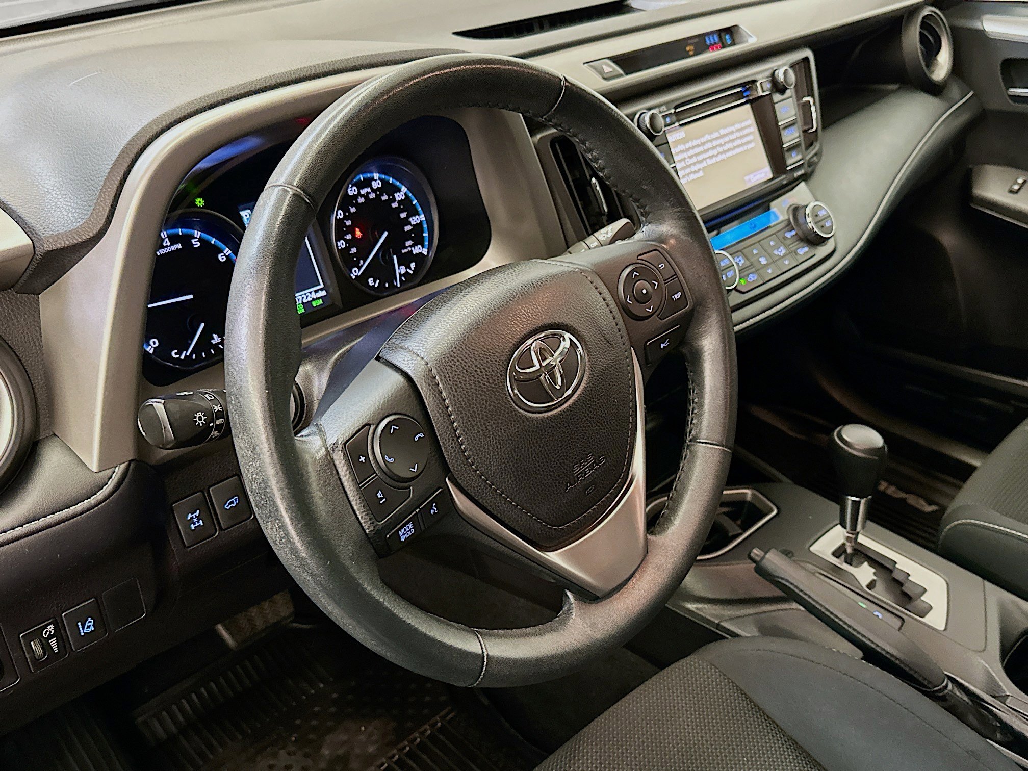 Used 2018 Toyota RAV4 XLE AWD/4WD image 18