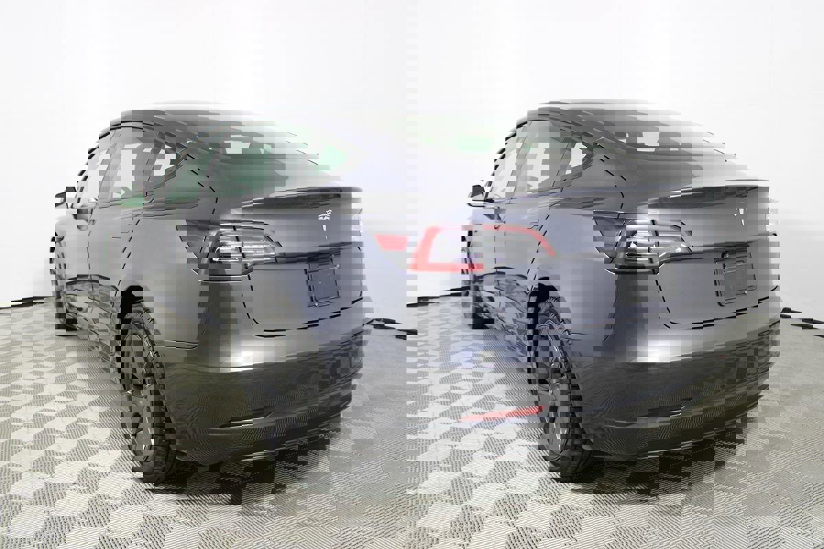 Used 2023 Tesla Model 3 Standard Range image 32