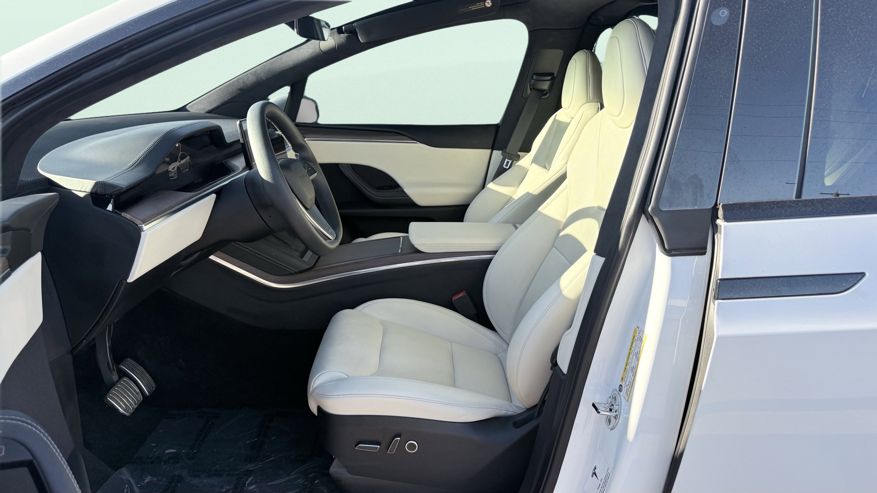 Used 2022 Tesla Model X image 19