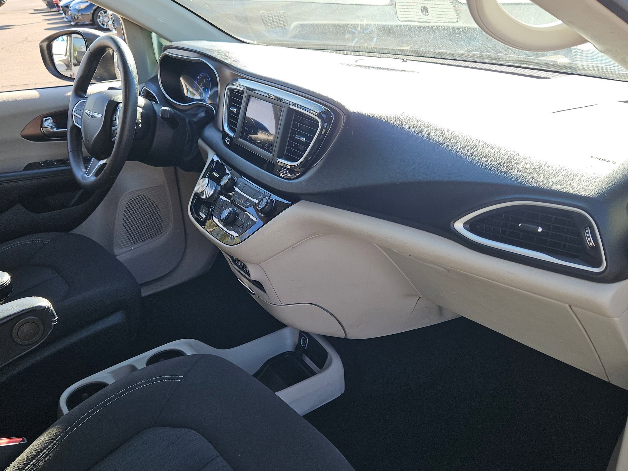 Used 2021 Chrysler Voyager LX image 20