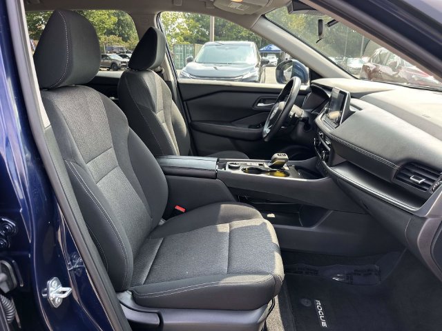 Used 2024 Nissan Rogue SV AWD/4WD image 11