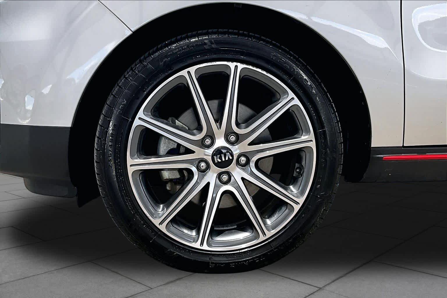 Used 2019 Kia Soul ! FWD image 11