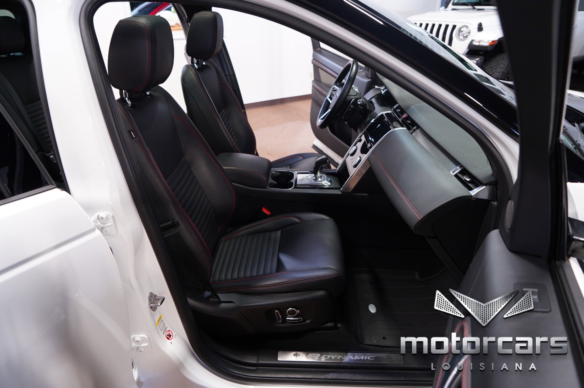 Used 2022 Land Rover Discovery Sport SE R-Dynamic image 29