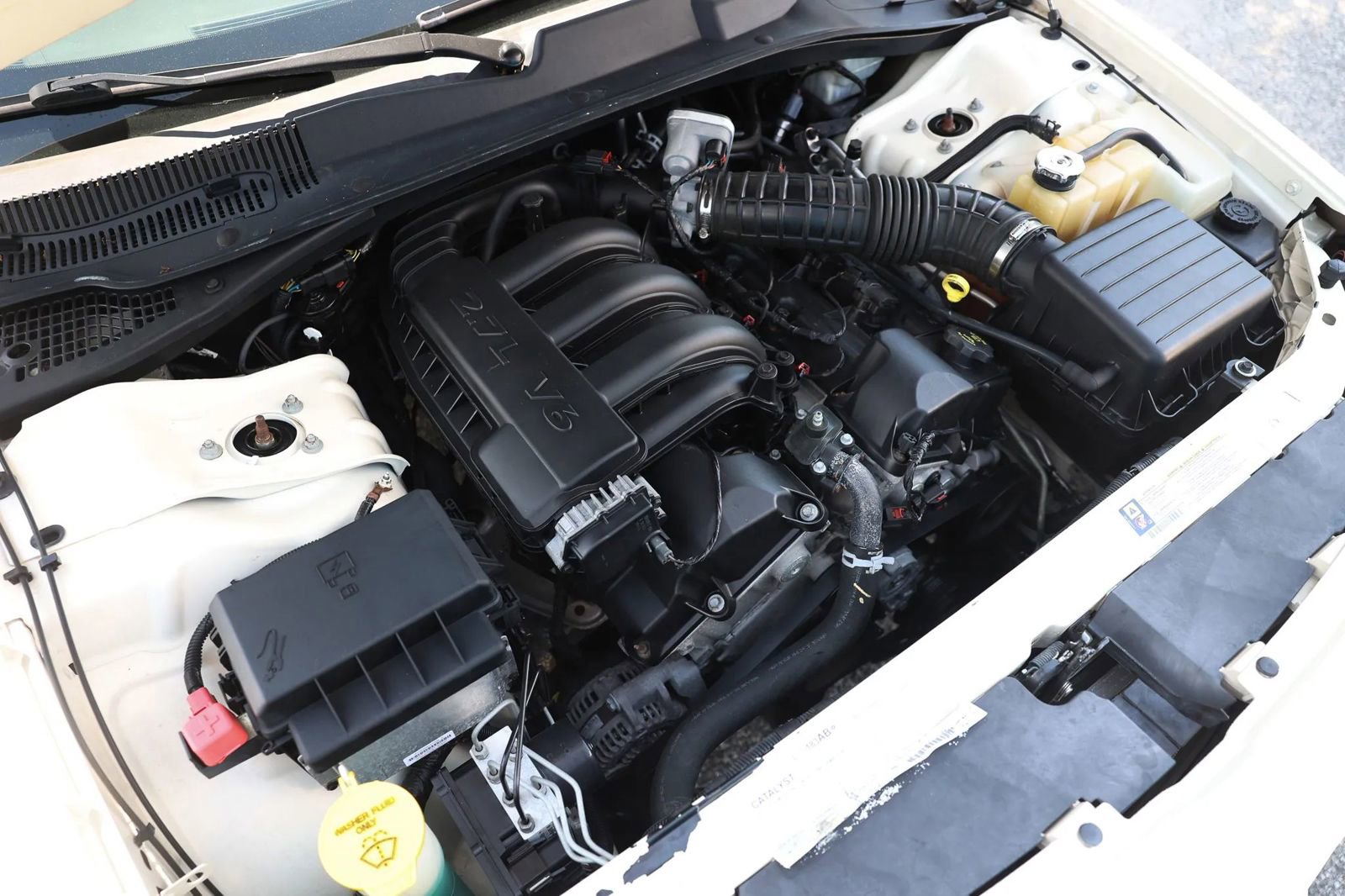 Used 2005 Dodge Magnum SE RWD image 38