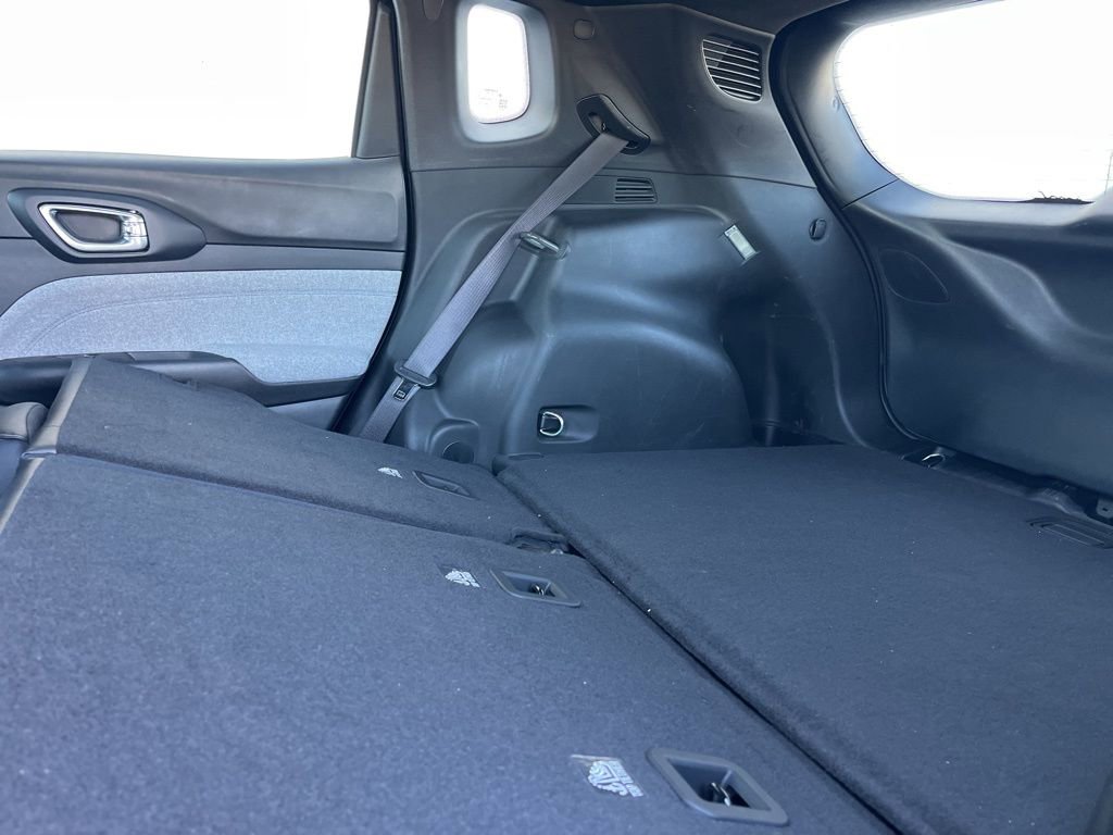 Used 2024 Jeep Compass Latitude image 26