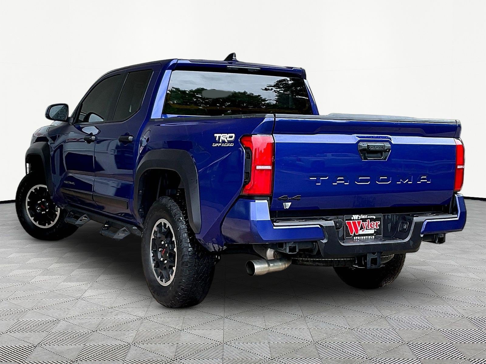 Used 2025 Toyota Tacoma TRD Off-Road AWD/4WD image 4