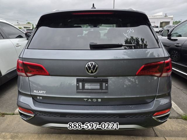 Used 2024 Volkswagen Taos SE w/ Panoramic Sunroof Package FWD image 6