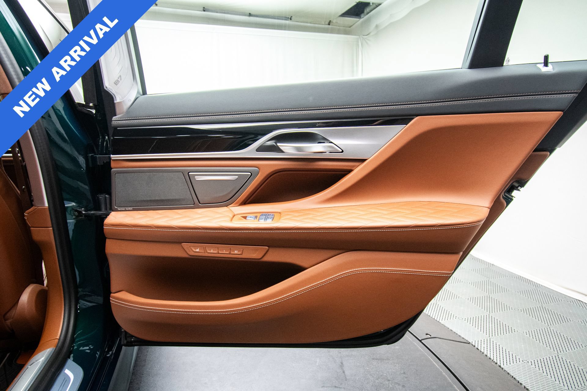 Used 2022 BMW ALPINA B7 xDrive w/ Luxury Rear Seating Package AWD/4WD image 51