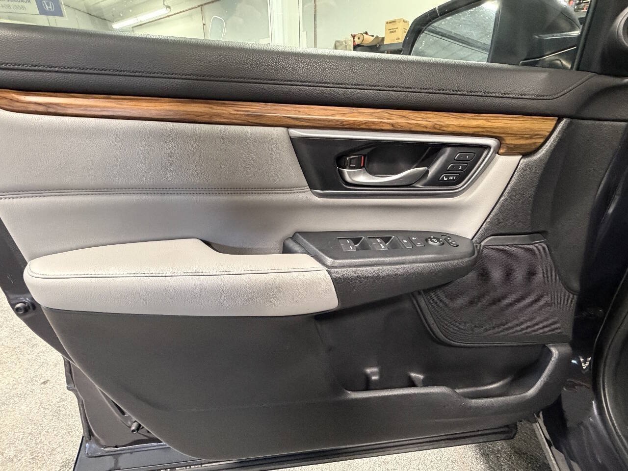 Used 2017 Honda CR-V EX-L image 10
