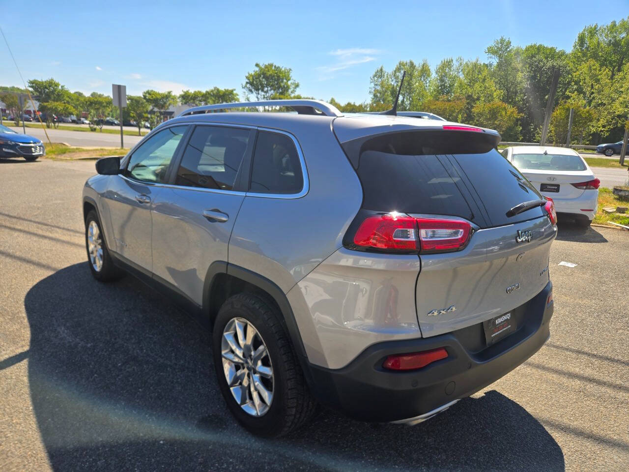 Used 2016 Jeep Cherokee Limited w/ Luxury Group AWD/4WD image 11